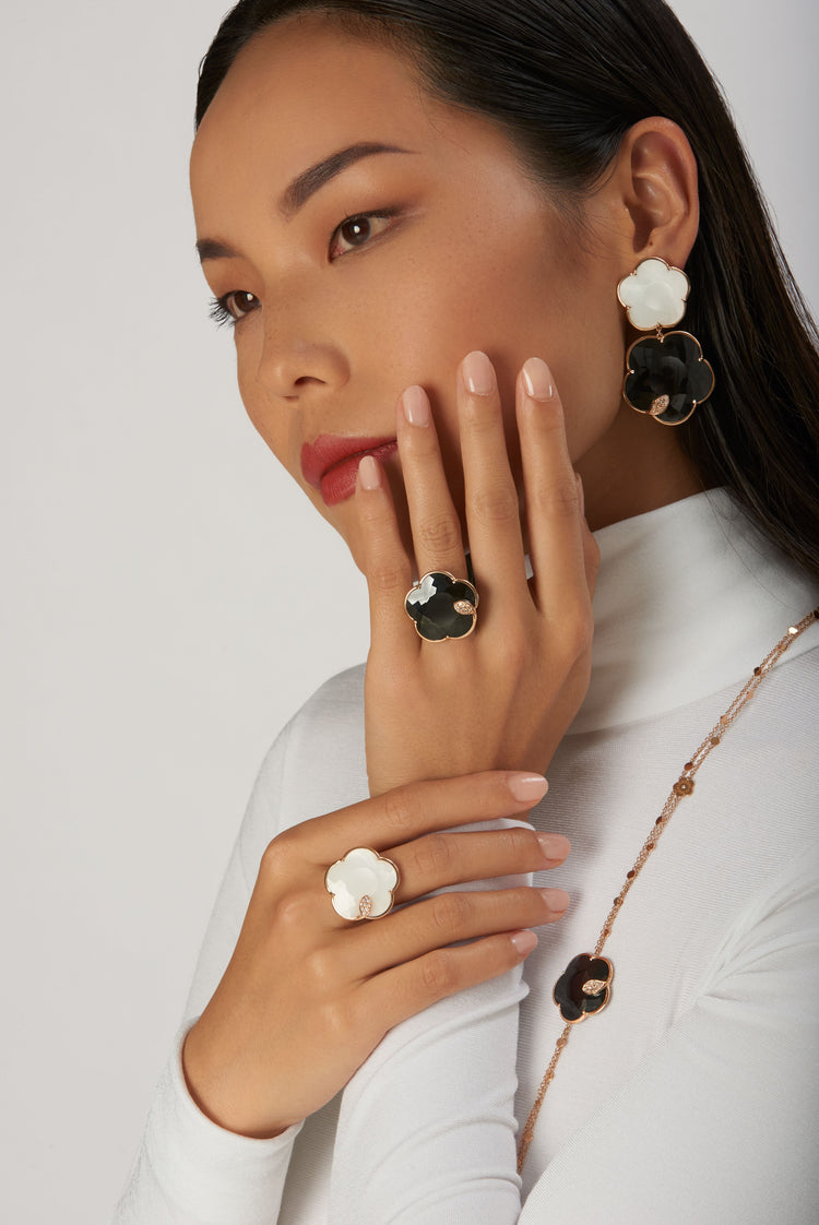 Ton Joli jewelry set: long necklace, rings and earrings in 18k rose gold with onyx, white and champagne diamonds