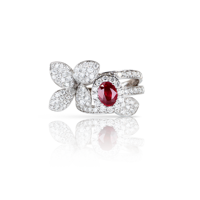 Ring in 18k White Gold with Ruby and Diamonds.