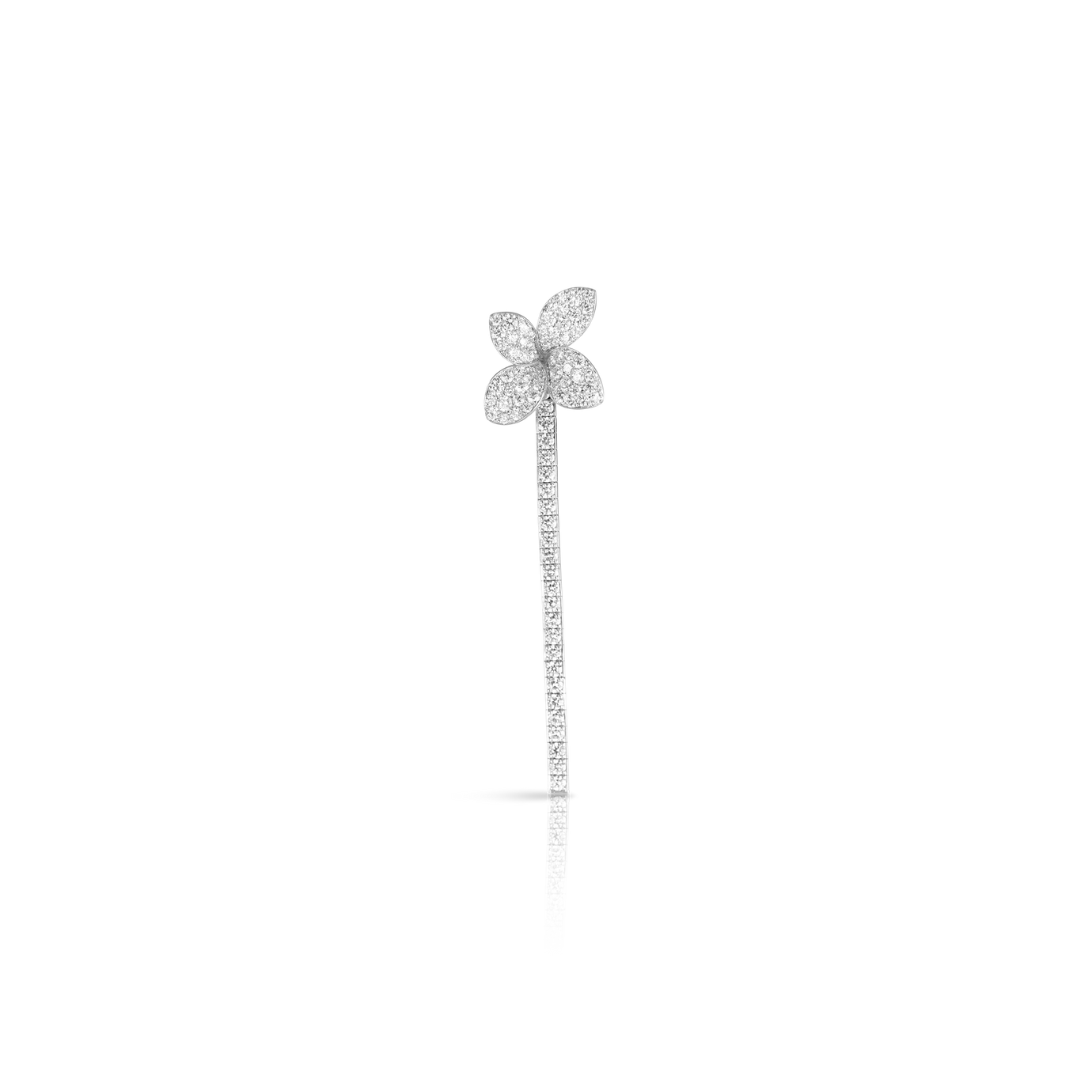 Single Earring in 18k White Gold with Diamonds.