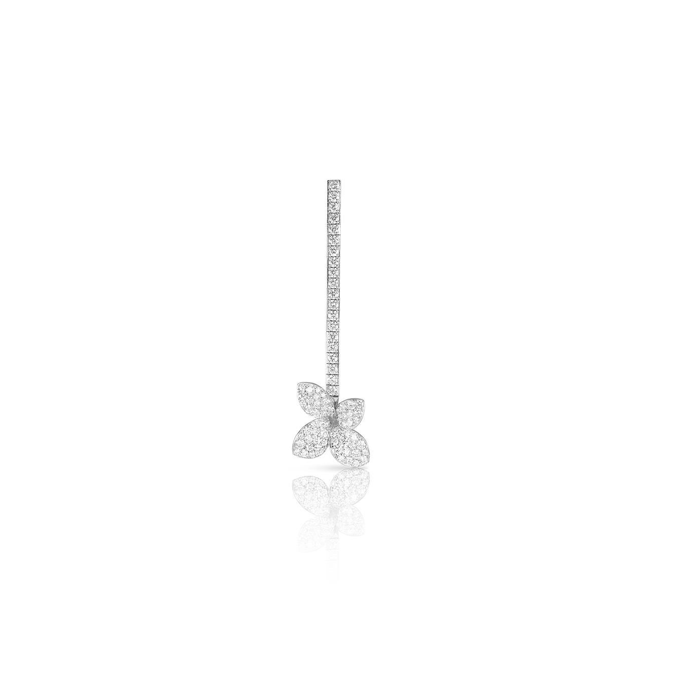 Single Earring in 18k White Gold with Diamonds.
