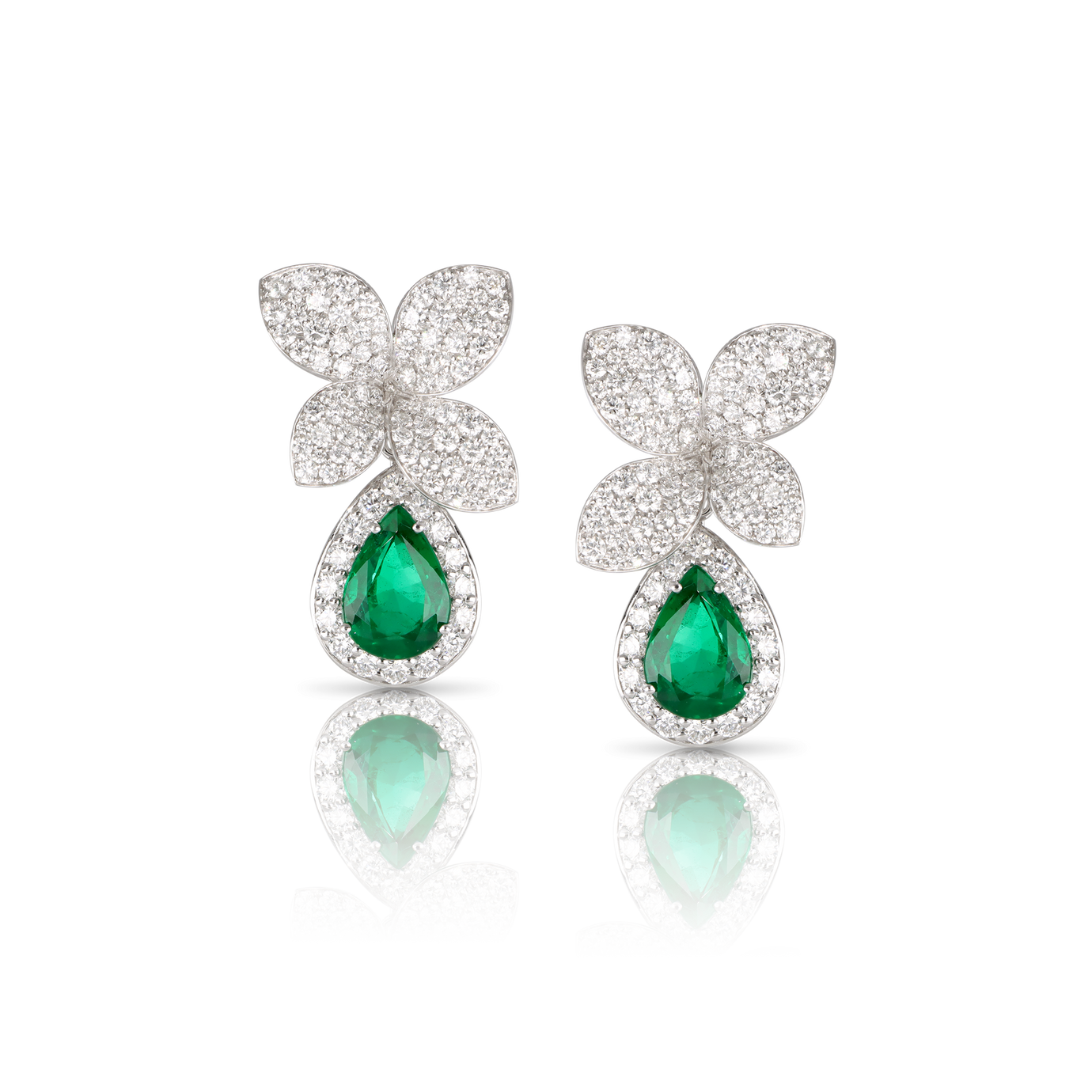 Earrings in 18k White Gold with Emerald and Diamonds.