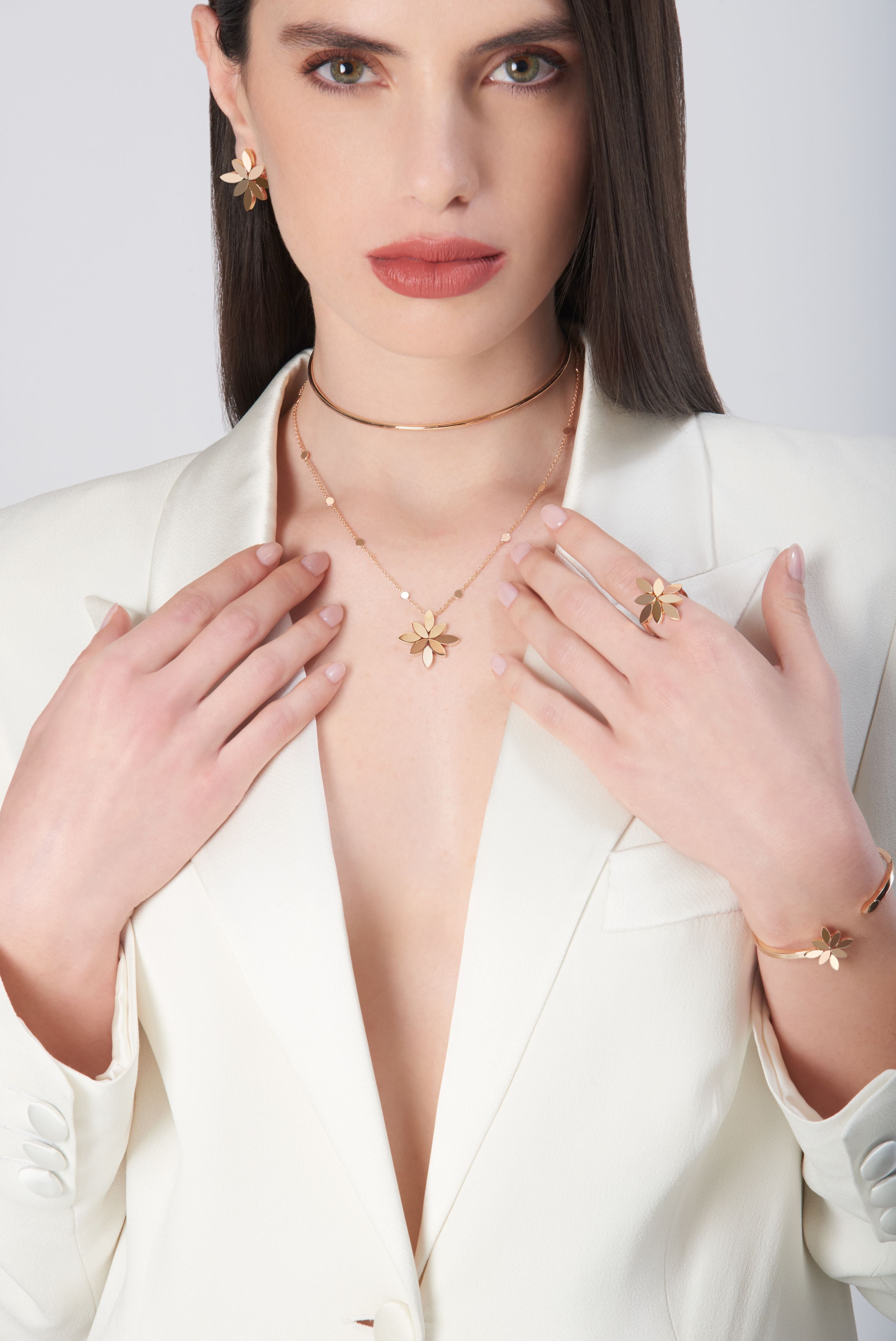 GHIRLANDA LUCE DI LOTO NECKLACE