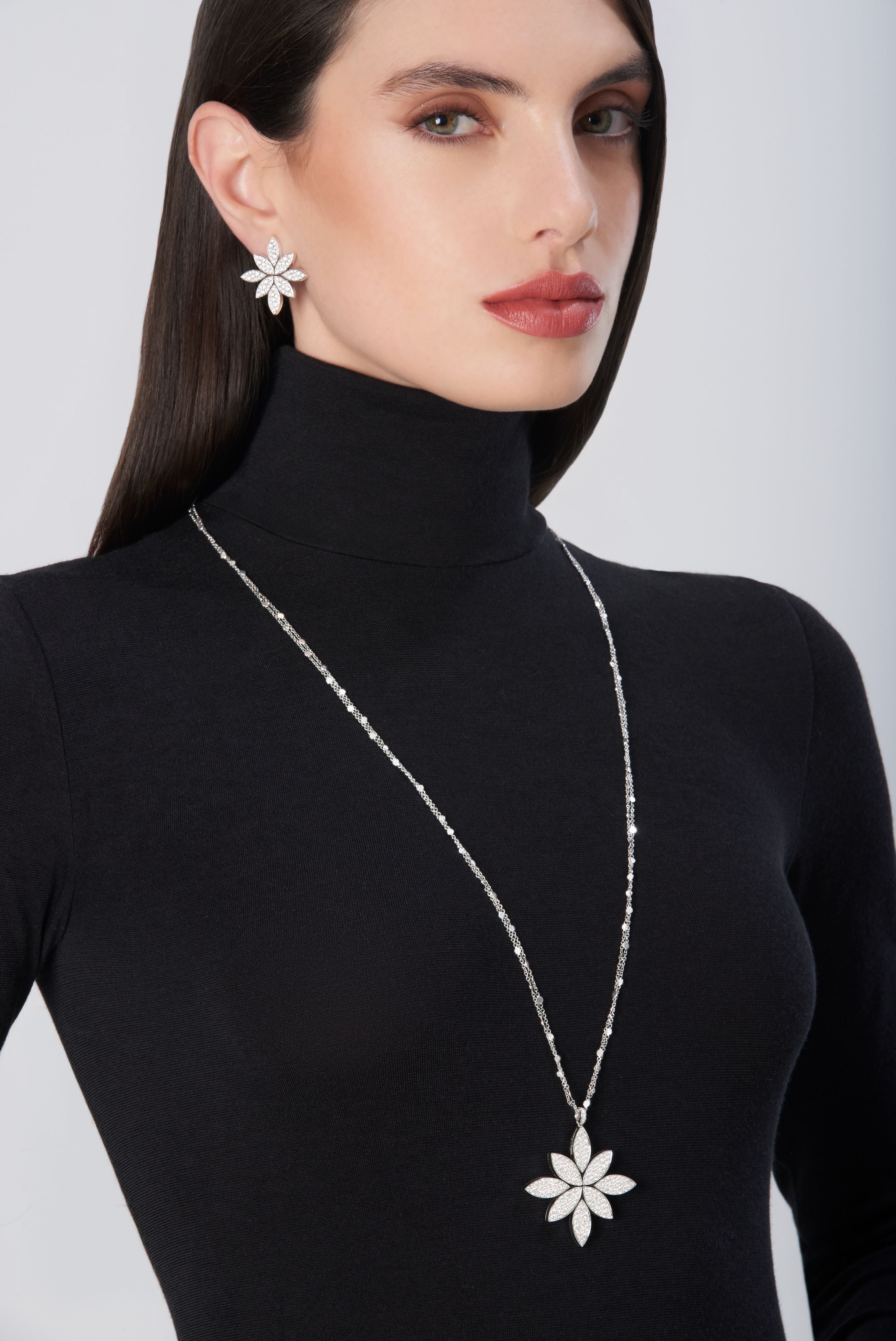 GHIRLANDA LUCE DI LOTO NECKLACE