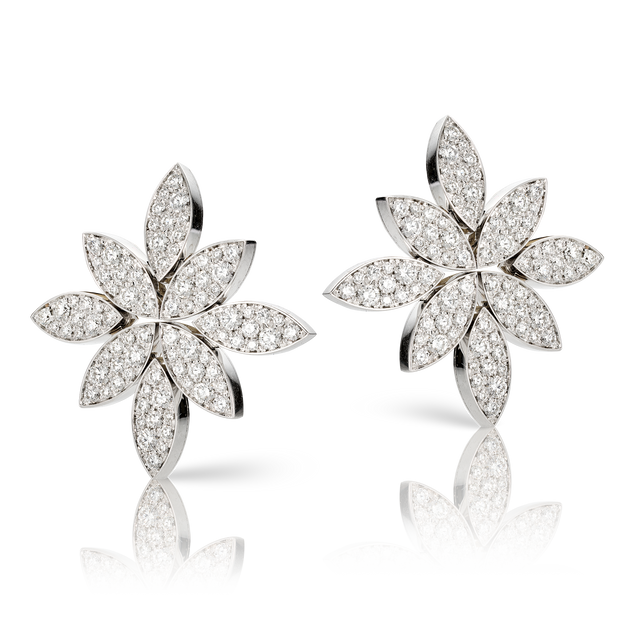 Earrings in 18k White Gold with White Diamonds.