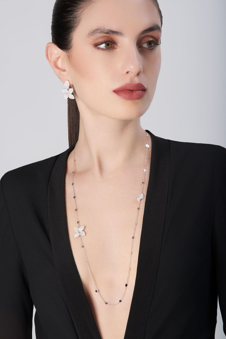Sautoir in 18k white gold with diamonds and matching earrings on model dressed in black