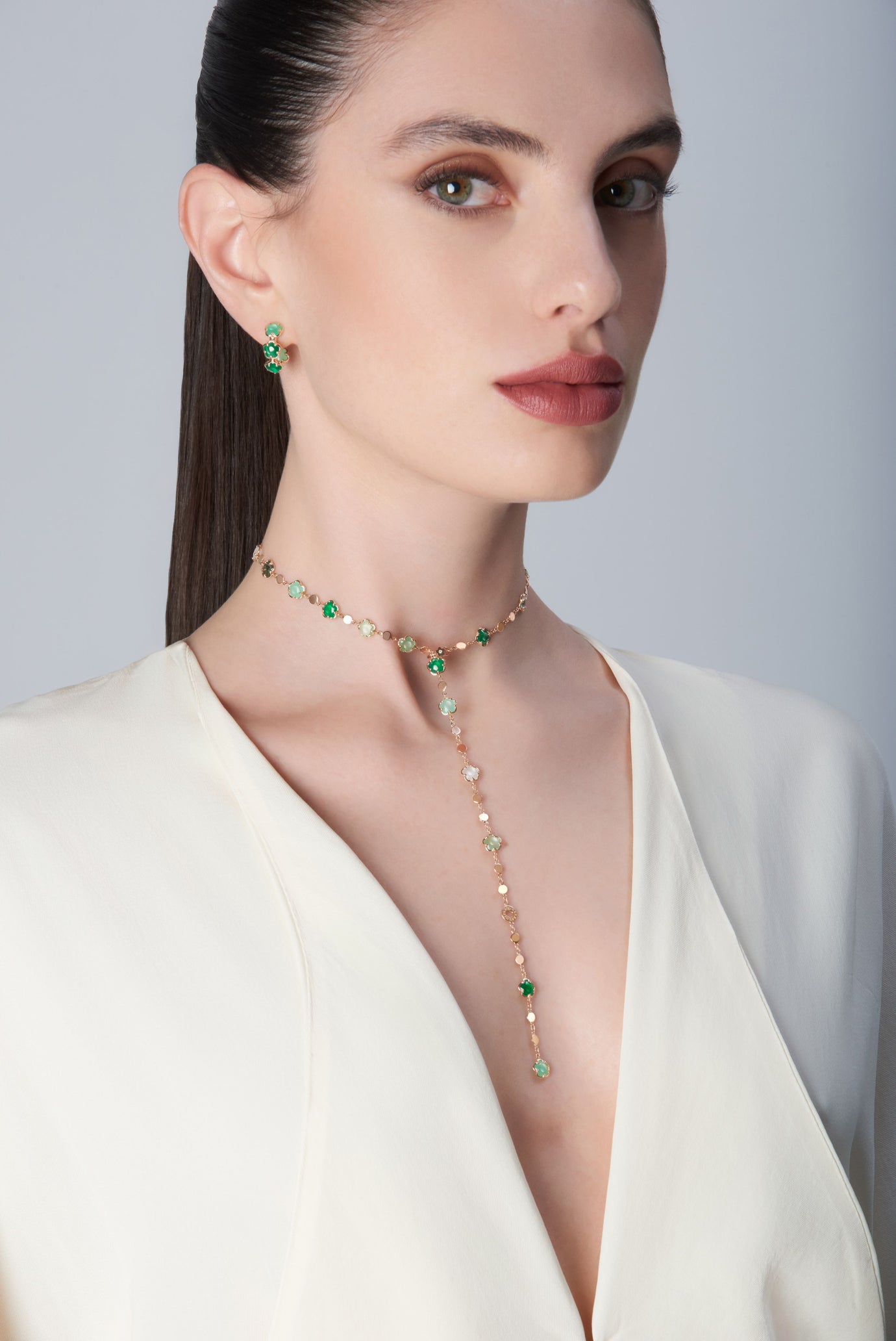 Earrings and necklace in 18k Rose Gold with green gems and Diamond.