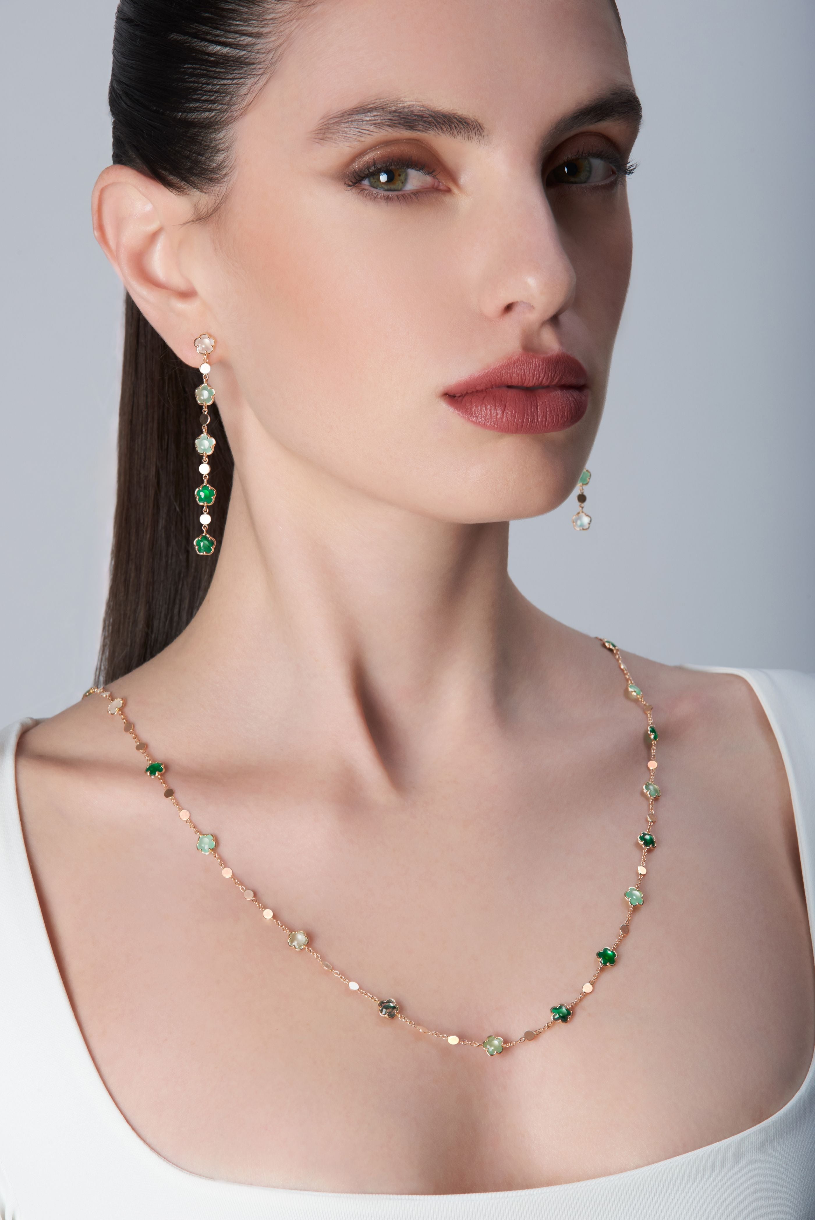 Necklace and earrings in 18k Rose Gold with Green Gems and Diamond.