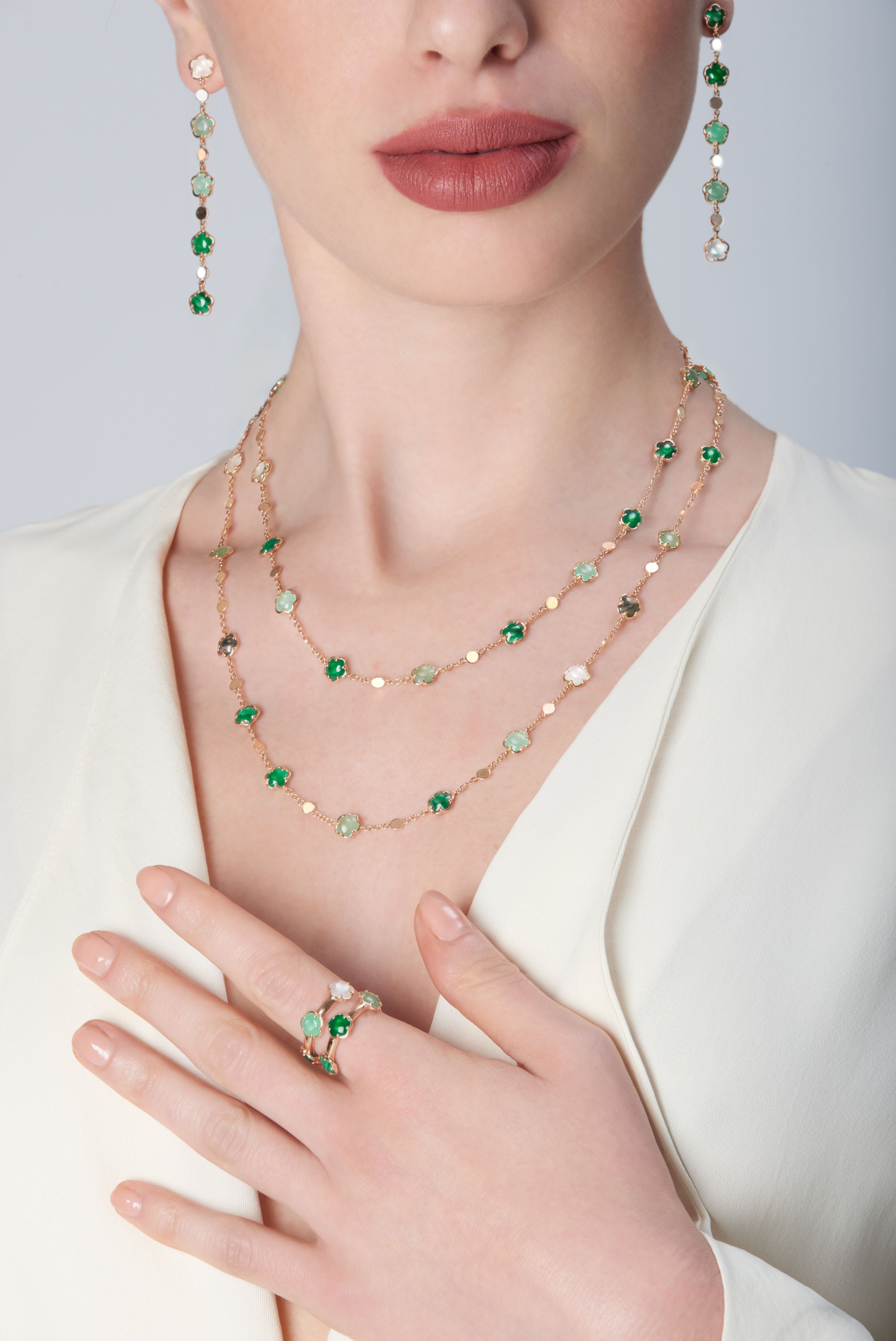 Necklace and earrings in 18k Rose Gold with Green Gems and Diamond.