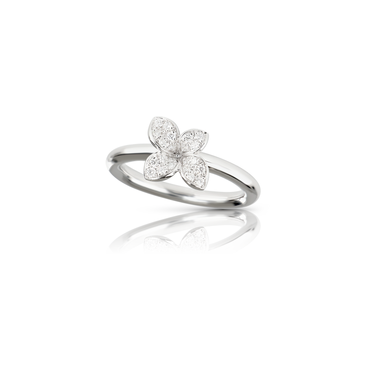 Ring in 18k White Gold with White Diamonds.