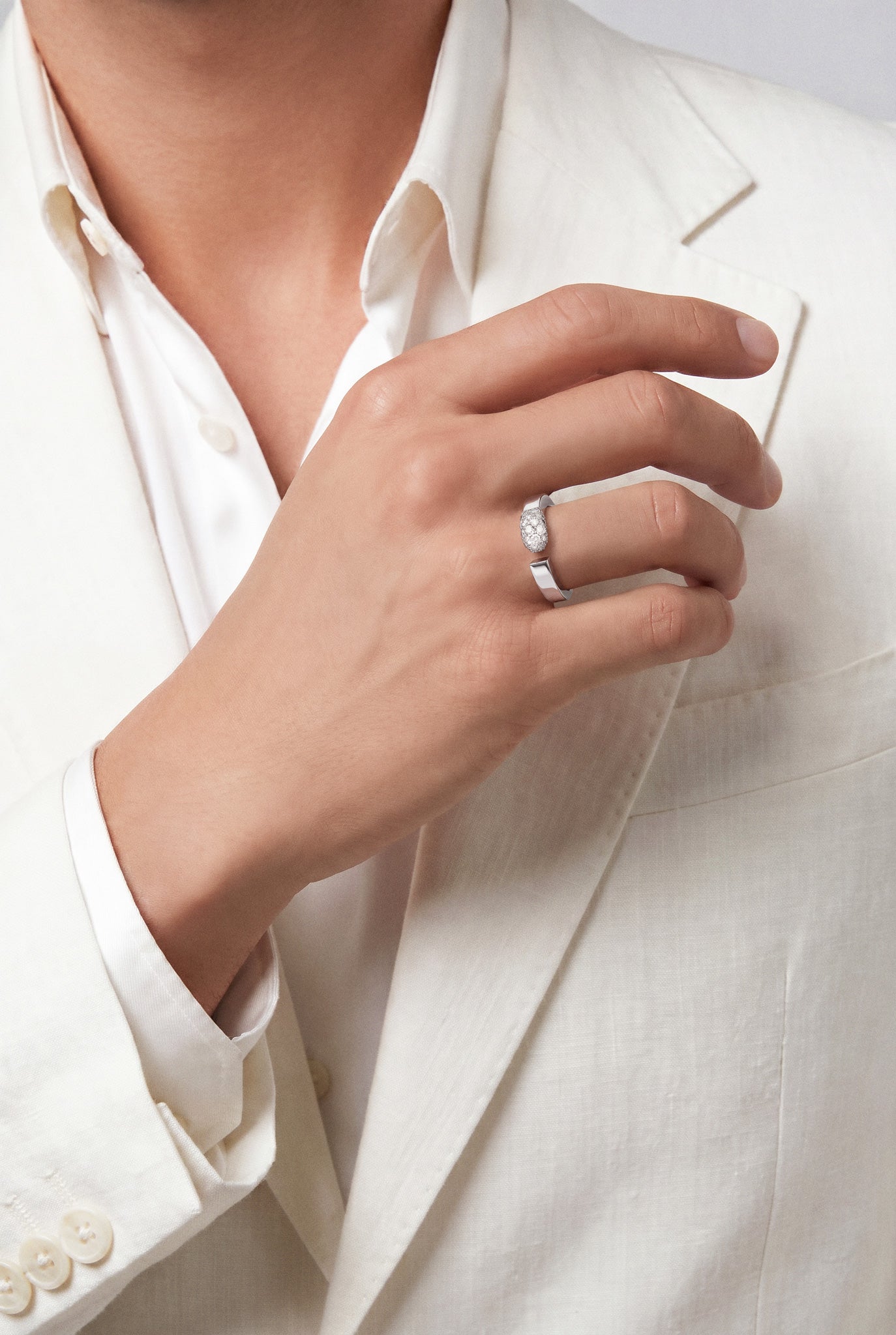 Model wearing a Ring in 18k White Gold and White Diamonds and a total white  suit