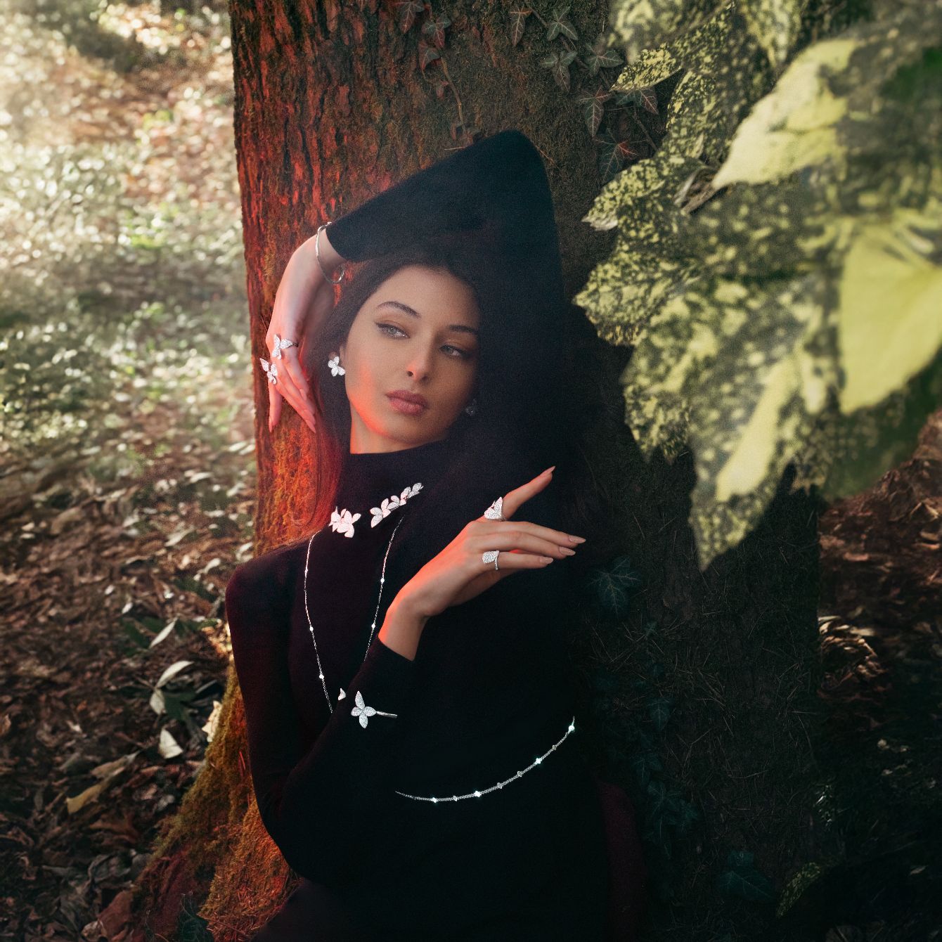 Model wearing a black turtleneck with the Giardini Segreti collection: rings, bracelet, collier and earrings in 18k White Gold with White Diamonds.