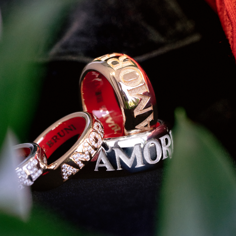 Amore rings