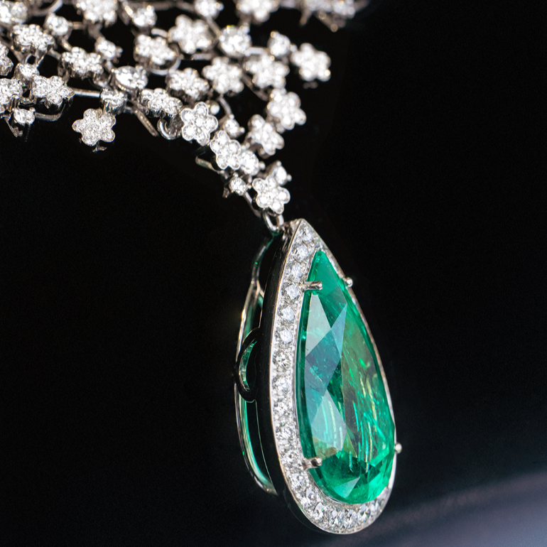 Green drop of the necklace 